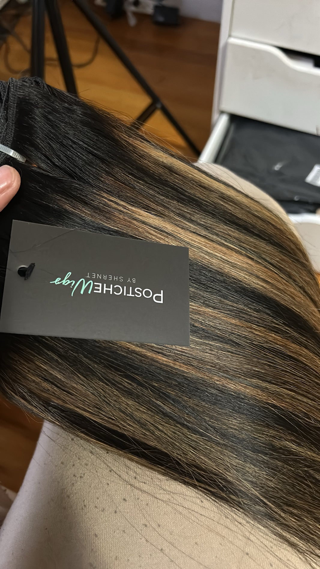 Human Hair Bundles and Closure, Glueless Wigs | Postiche Wigs